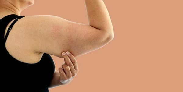 Toning Bingo Wings: Your Ultimate Guide to Sculpting Sleek Arms at the Gym 1 Woman doing push-ups for arm strength Rushden